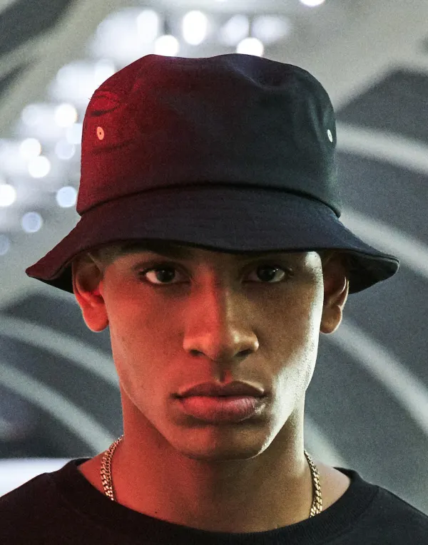 Nylon Bucket Hat porté — vue 1