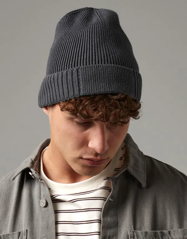 Organic Cotton Engineered Patch Beanie porté — vue 1