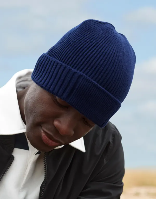Organic Cotton Engineered Patch Beanie porté — vue 3