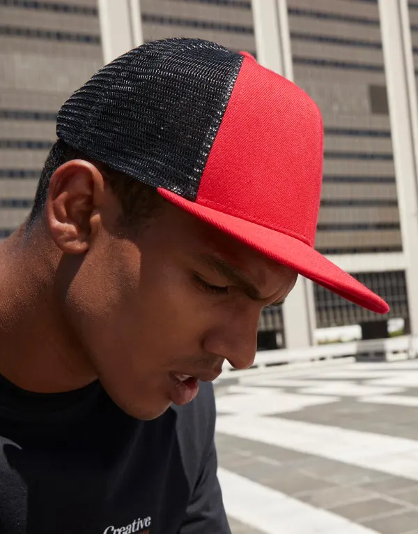 Original Flat Peak 6 Panel Trucker porté — vue 2