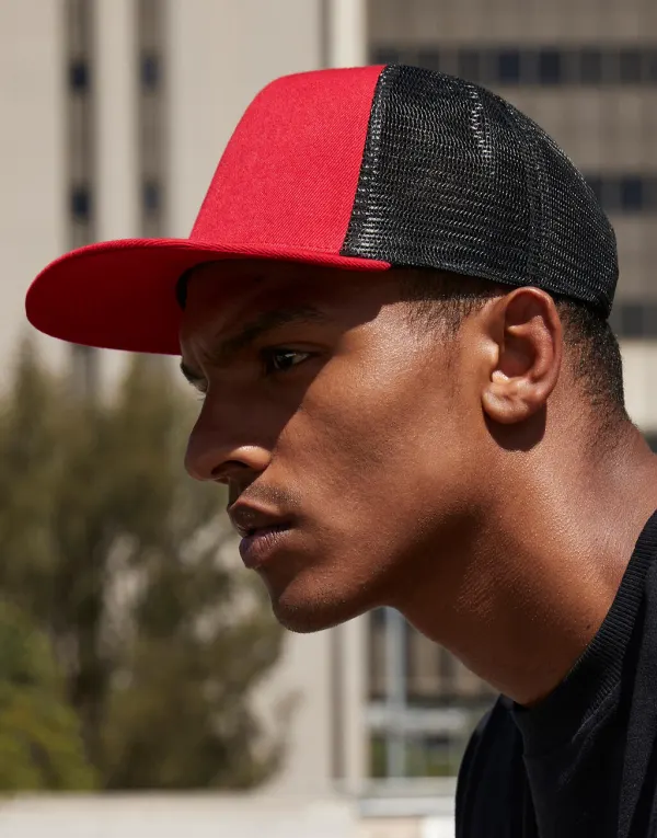 Original Flat Peak 6 Panel Trucker porté — vue 3