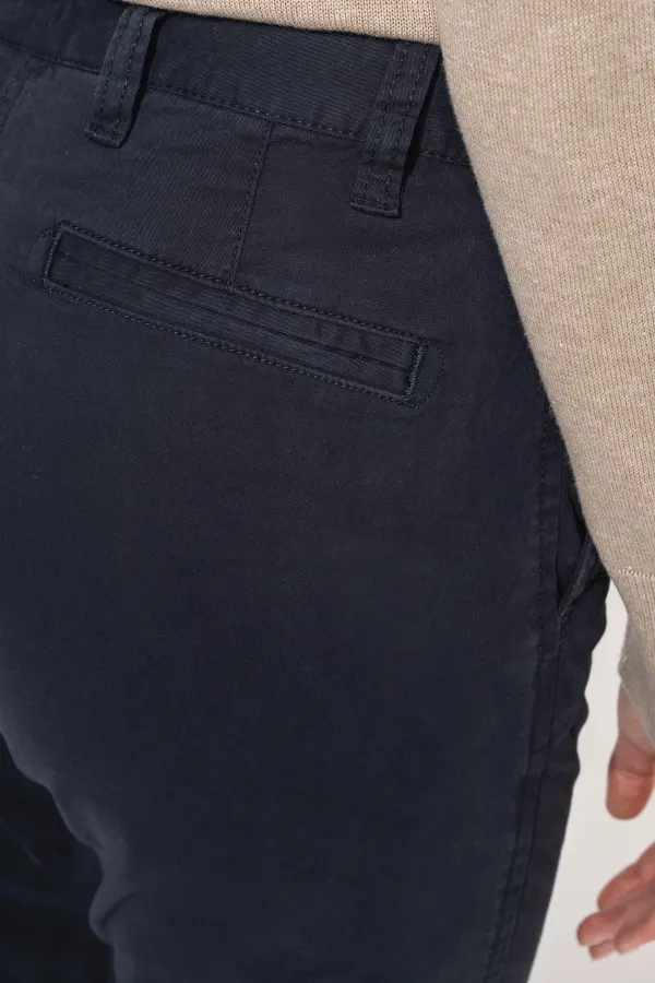 Pantalon chino femme porté — vue 2