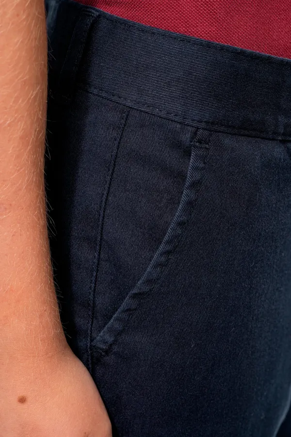 Pantalon chino garçon porté — vue 2