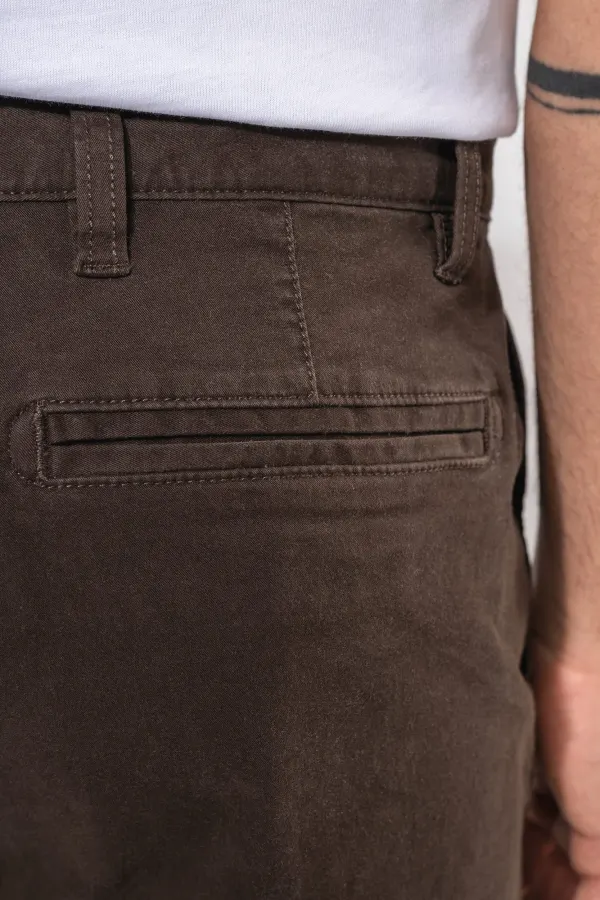 Pantalon chino homme porté — vue 2