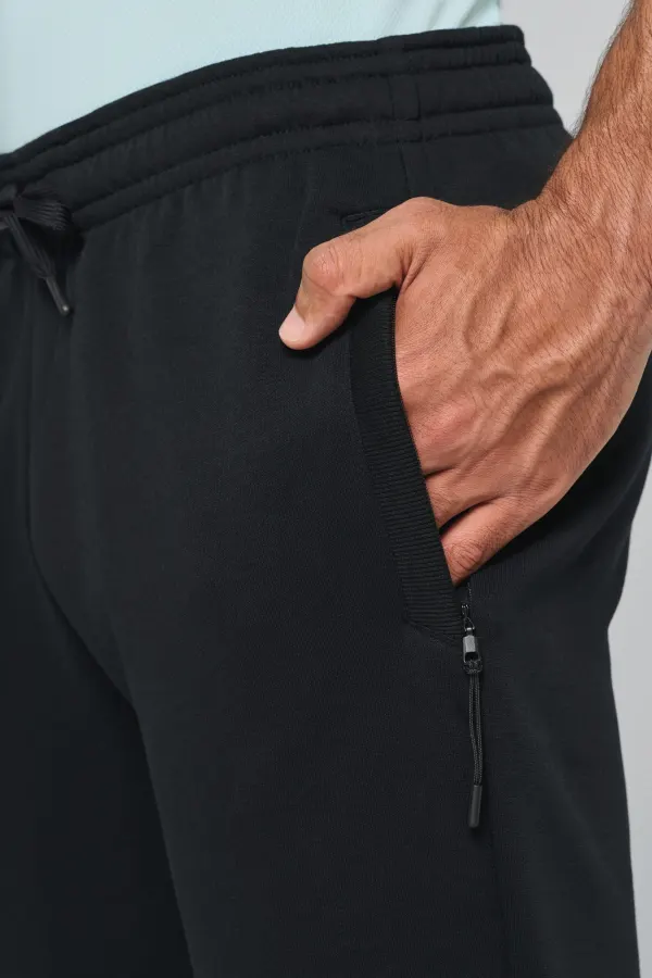 Pantalon de jogging à poches multisports unisexe porté — vue 4