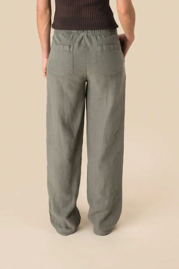 Pantalon délavé en lin femme porté — vue 4