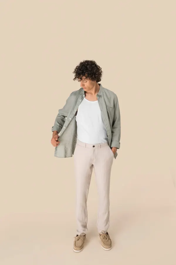 Pantalon en lin homme porté — vue 2