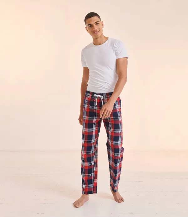 Pantalon homme à motif tartan porté — vue 2