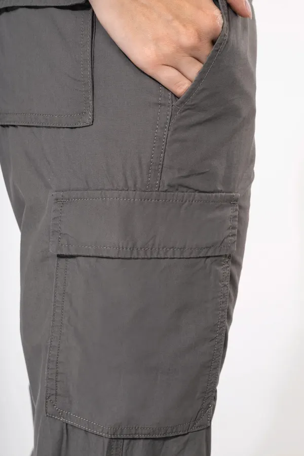 Pantalon léger multipoches femme porté — vue 2