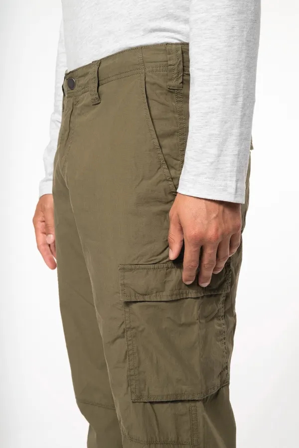 Pantalon léger multipoches homme porté — vue 2