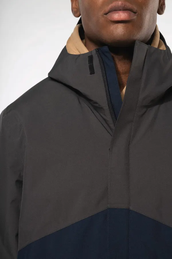 Parka 3-en-1 imperméable à capuche bicolore unisexe porté — vue 4