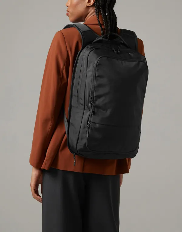 Pitch Black 24 Hour Backpack porté — vue 2