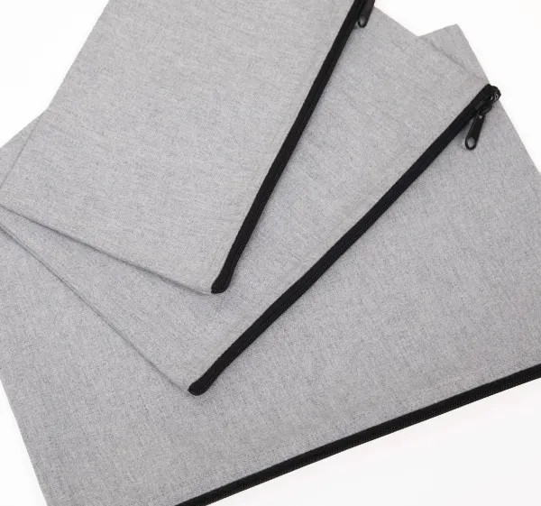 Pochette zippée recyclée porté — vue 1