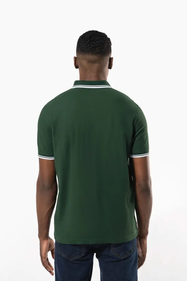 Polo homme manches courtes à liserés contrastés porté — vue 1