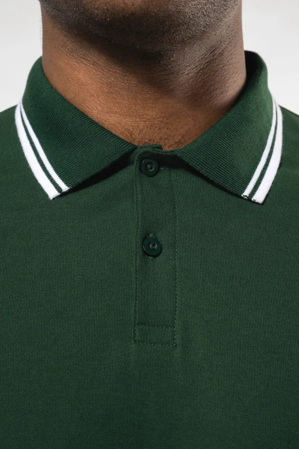 Polo homme manches courtes à liserés contrastés porté — vue 2