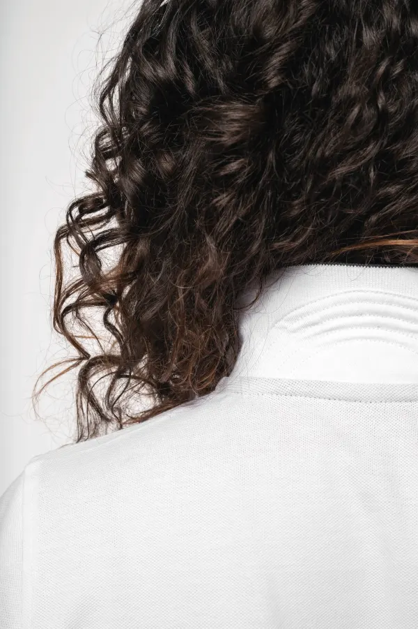 Polo maille piquée manches courtes femme porté — vue 3