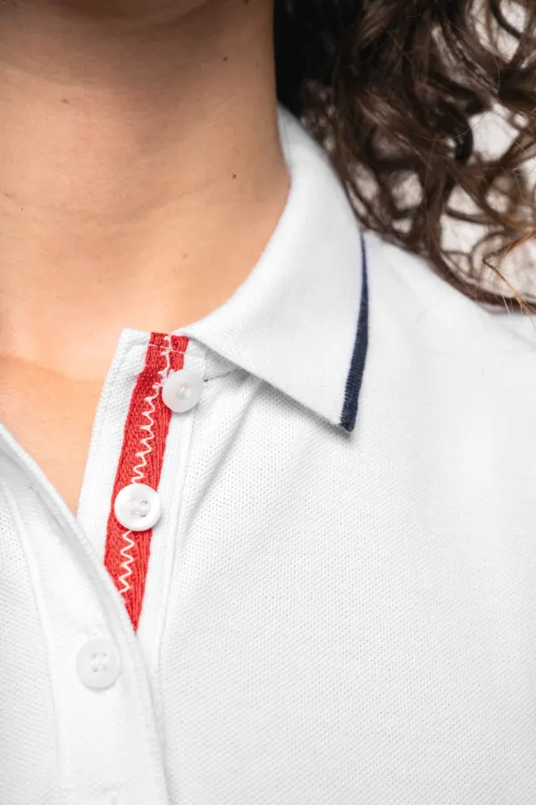 Polo maille piquée manches courtes femme porté — vue 4