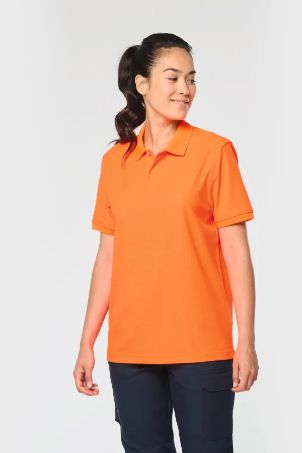 Polo unisexe écoresponsable coton/polyester porté — vue 4