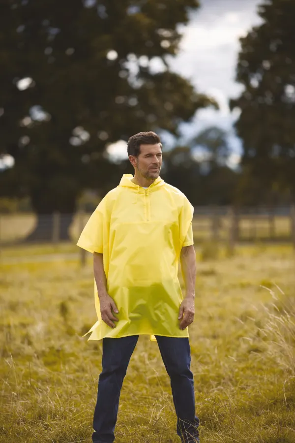 Poncho léger porté — vue 1