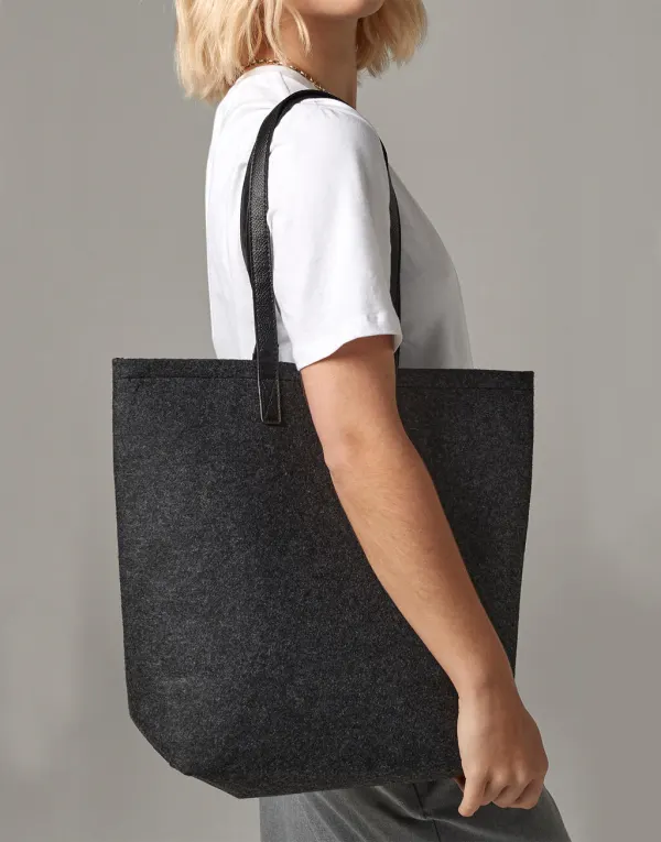 Premium Felt Tote porté — vue 3
