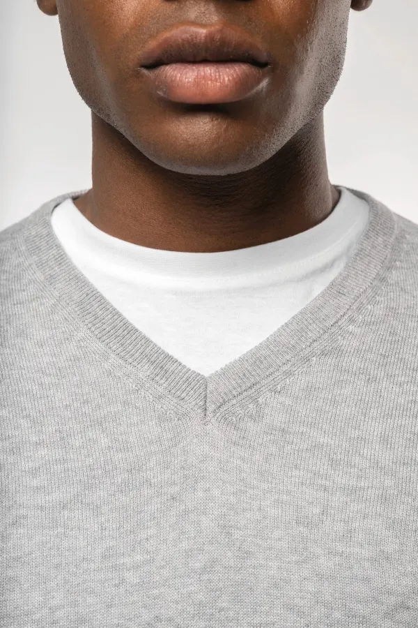 Pull col en V écoresponsable homme porté — vue 2