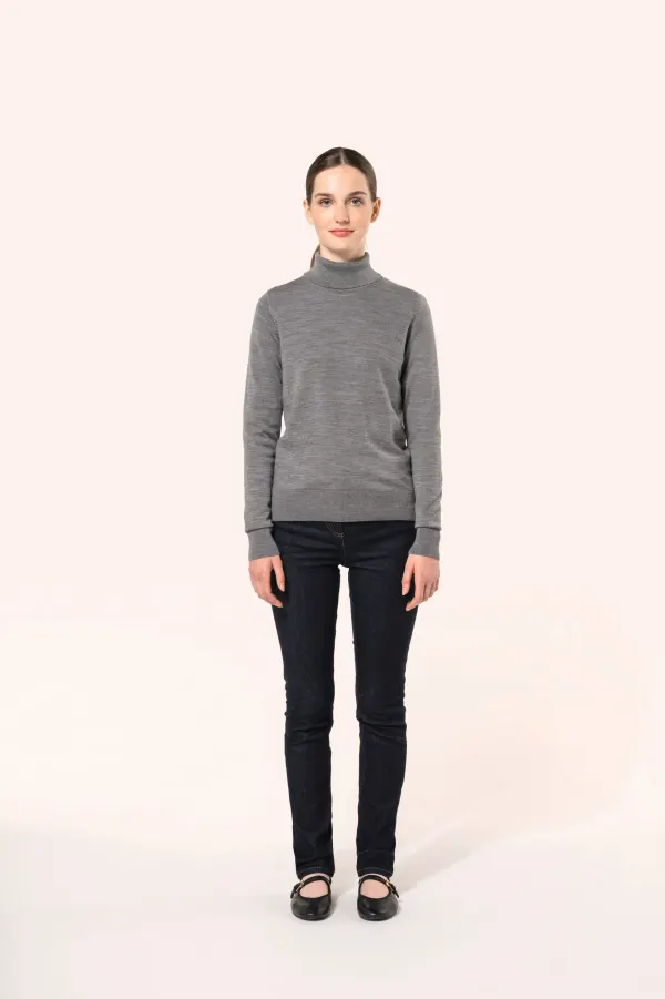 Pull Mérinos col roulé femme porté — vue 2
