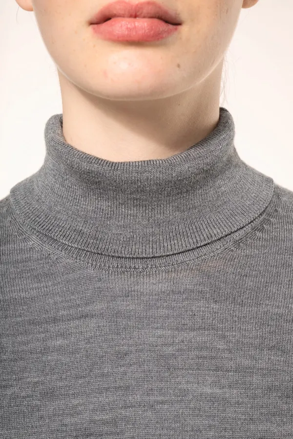 Pull Mérinos col roulé femme porté — vue 3