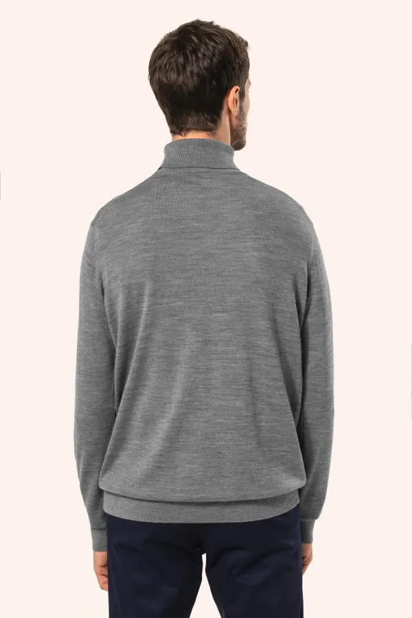 Pull Mérinos col roulé homme porté — vue 1