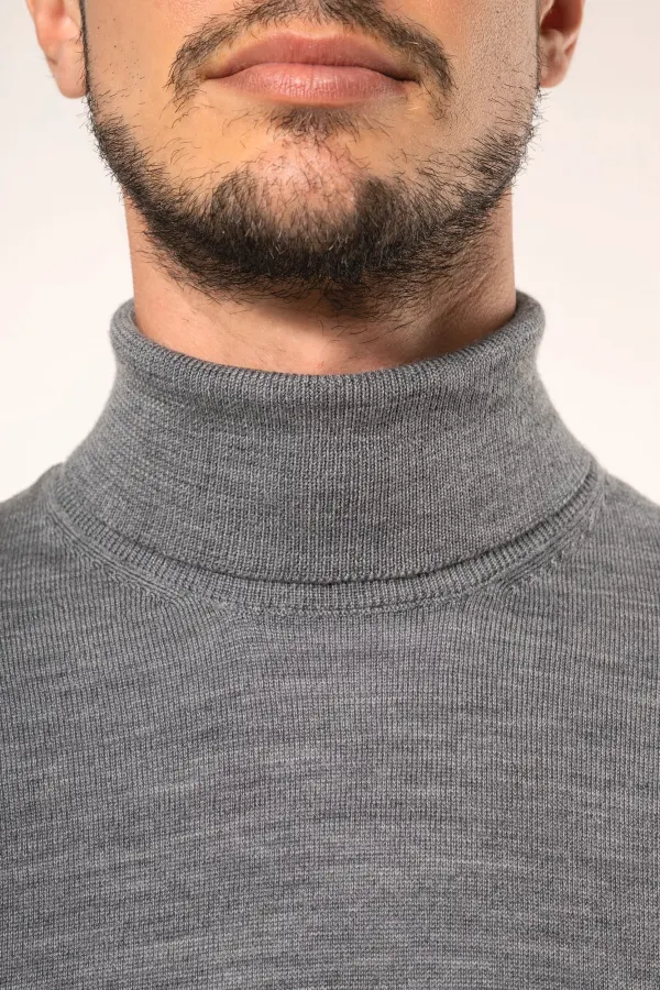 Pull Mérinos col roulé homme porté — vue 3