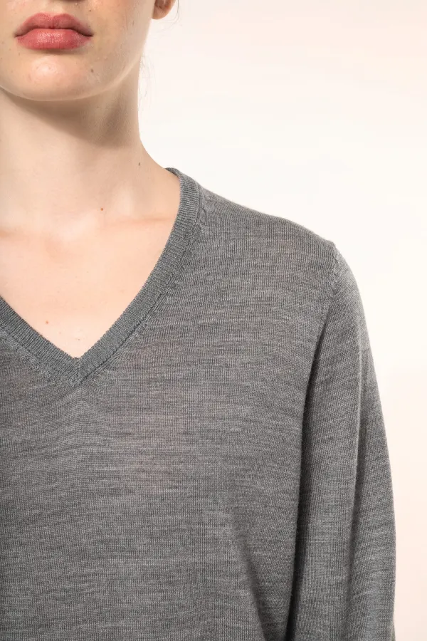 Pull Mérinos col V femme porté — vue 2