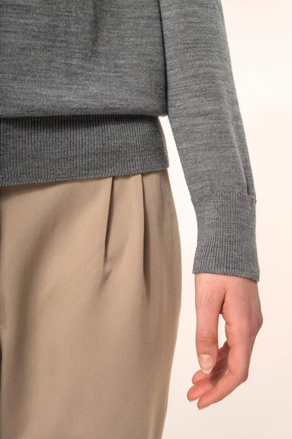Pull Mérinos col V femme porté — vue 3