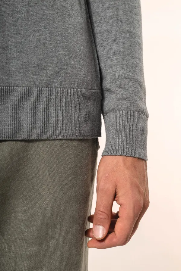 Pull Supima® col rond homme porté — vue 4