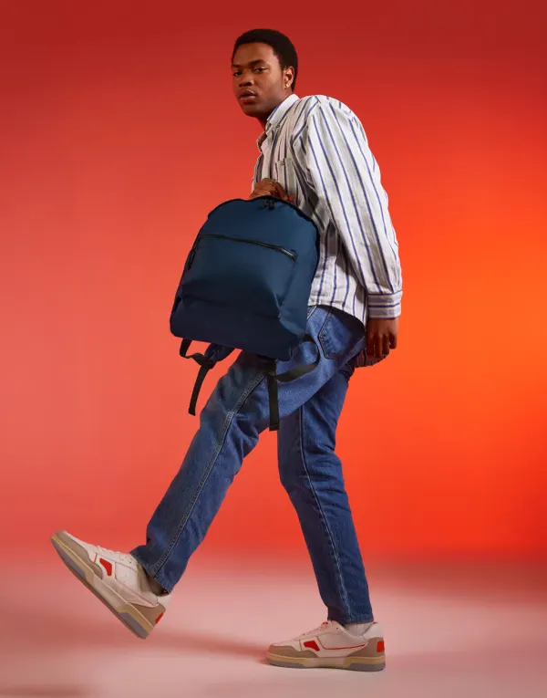 Recycled Backpack porté — vue 3