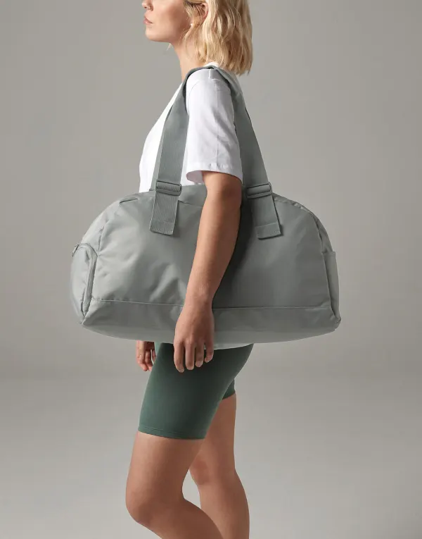 Recycled Essentials Holdall porté — vue 1