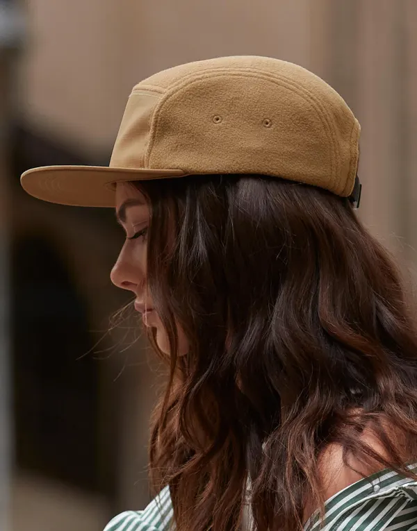 Recycled Fleece Outdoor Camper Cap porté — vue 1