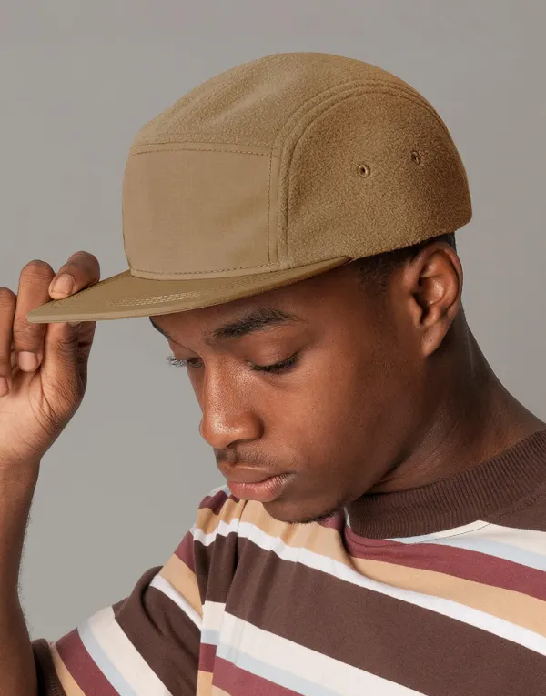 Recycled Fleece Outdoor Camper Cap porté — vue 2