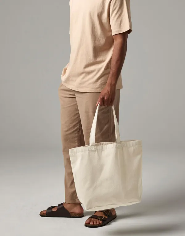 Revive Recycled Maxi Tote porté — vue 4