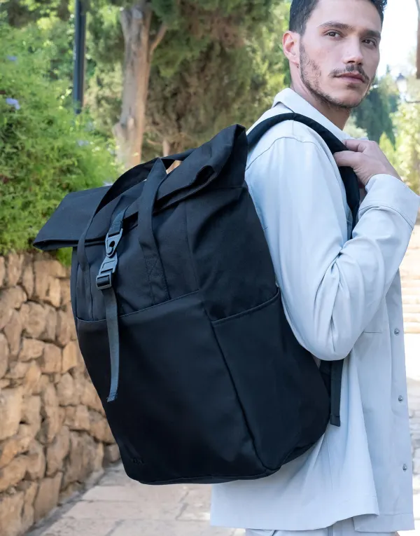 Ruby Roll-Up Laptop Backpack porté — vue 1