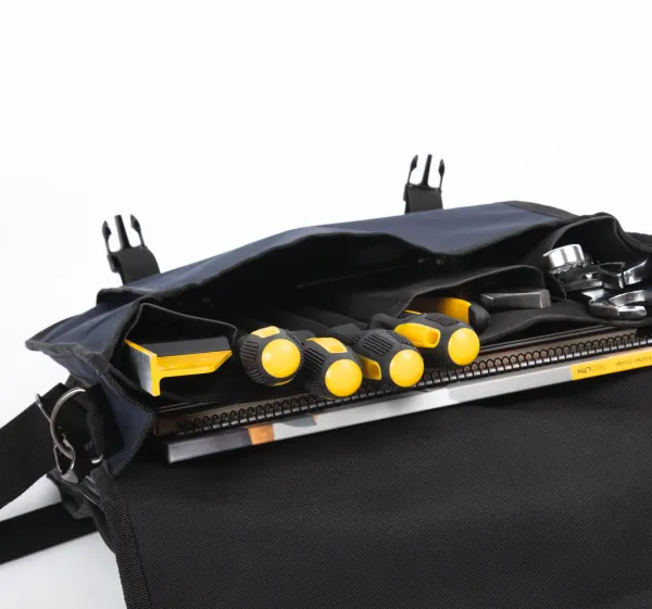 Sac à bandoulière pour outils et ordinateurs portables porté — vue 2