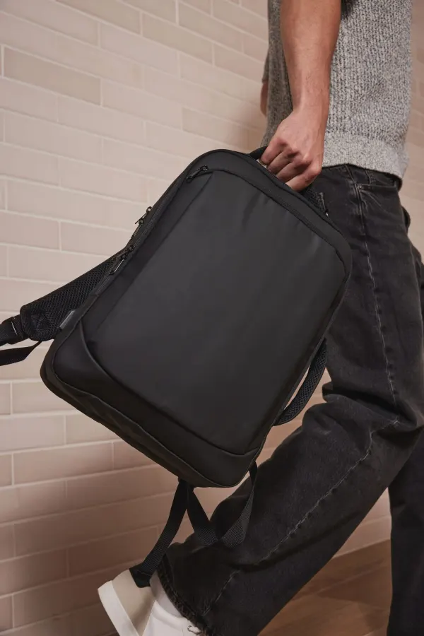 Sac à dos business pour documents et ordinateur portable/tablette Kialma par K-l porté — vue 1