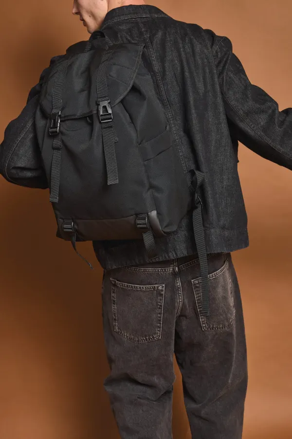 Sac à dos de sport casual porté — vue 1