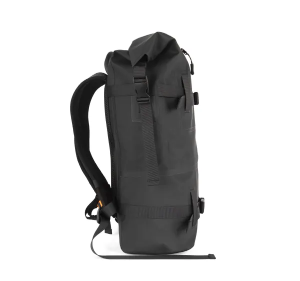 Sac à dos imperméable avec sangles de compression porté — vue 1
