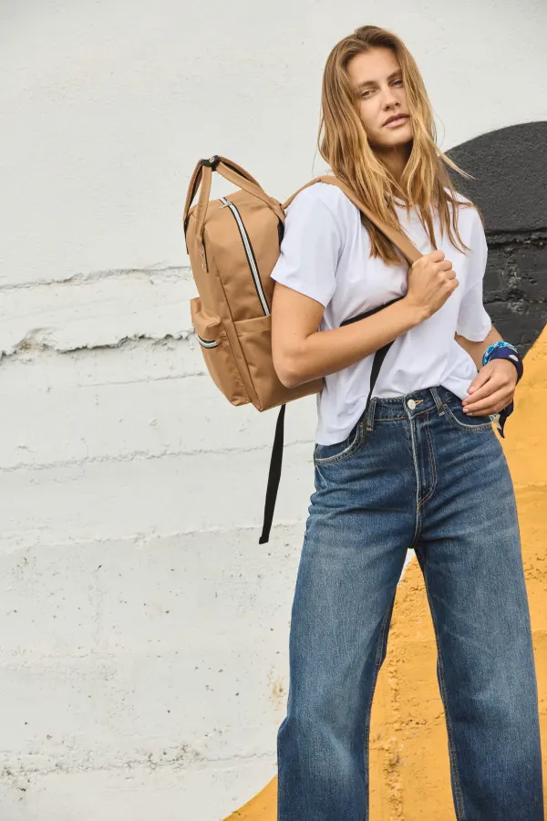 Sac à dos style urbain porté — vue 2