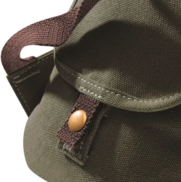 Sac à dos vintage en toile porté — vue 2