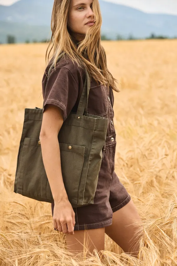 Sac à main à double poche frontale porté — vue 2