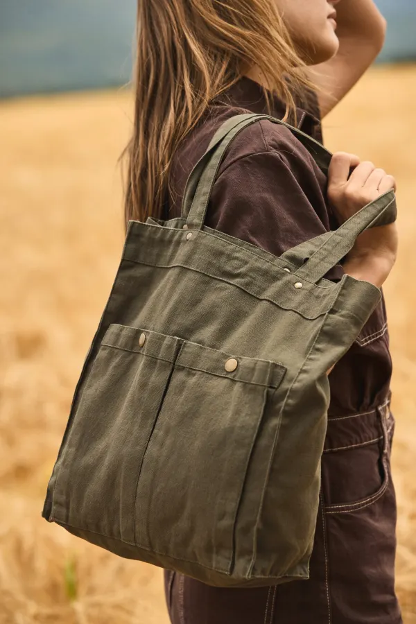 Sac à main à double poche frontale porté — vue 4