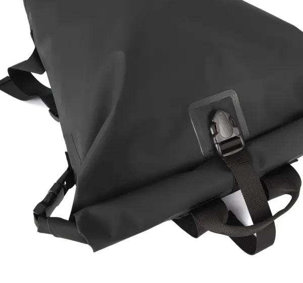 Sac de rangement imperméable Roll-Top porté — vue 1