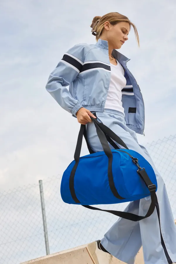 Sac de sport avec ceinture d'épaule porté — vue 3