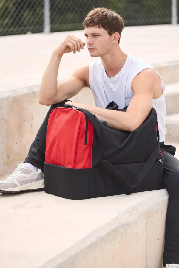 Sac de sport avec fond rigide porté — vue 1