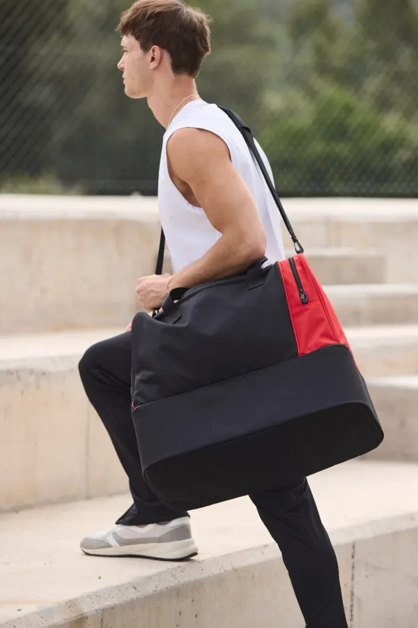 Sac de sport avec fond rigide porté — vue 3